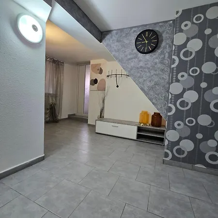 Lejlighed Aura-city-apartment-colorful & *
