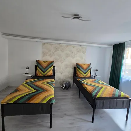 Lejlighed Aura-city-apartment-colorful & *