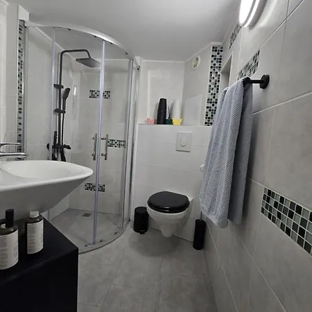 Lejlighed Aura-city-apartment-colorful &