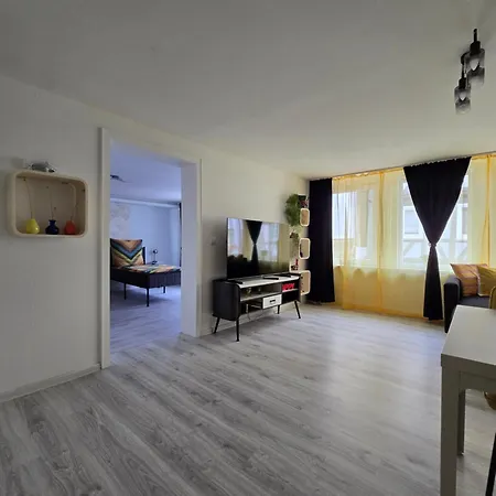 Lejlighed Aura-city-apartment-colorful & *
